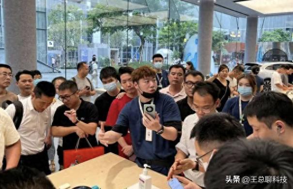 罕见！眼看着华为突破5G芯片！西方承认科技封锁失灵了！