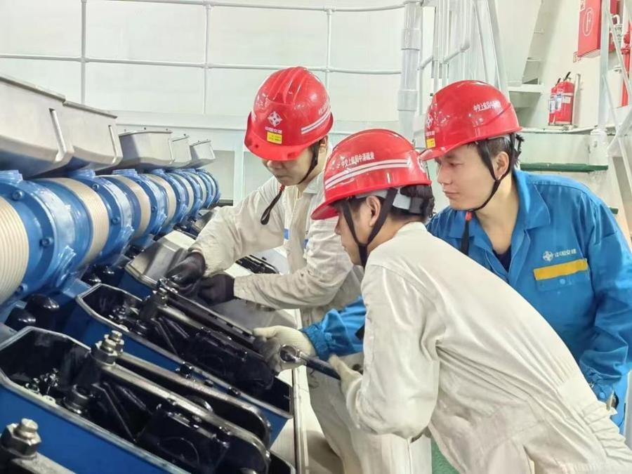 国庆长假坚守岗位，“新海鲟”轮保障长江口“黄金水道”畅通