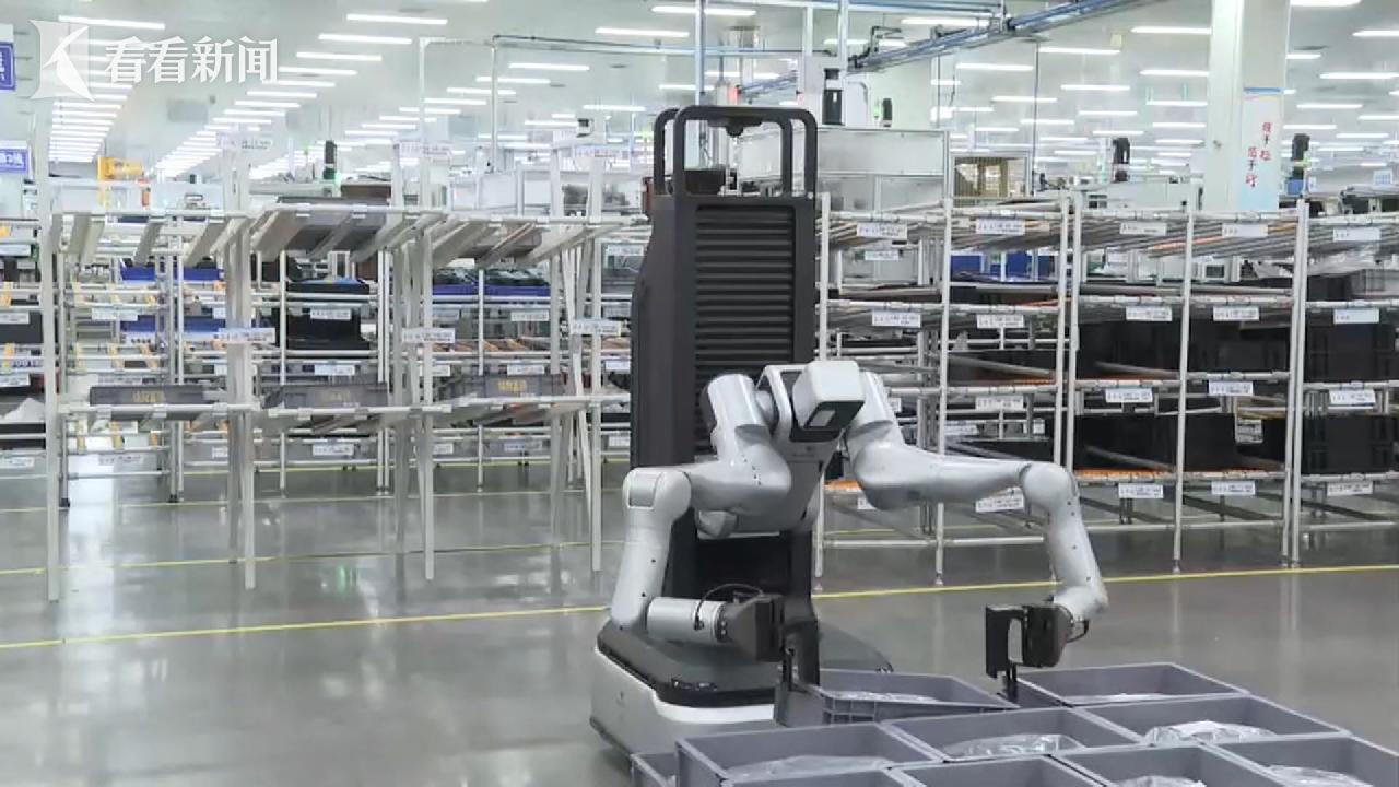 上海“新爆款”：让具身智能机器人打工更务实