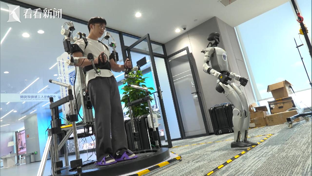 上海“新爆款”:让具身智能机器人打工更务实