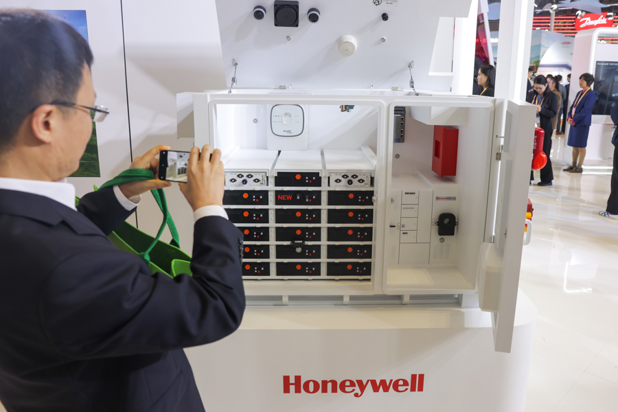 霍尼韦尔八赴进博携八款新品首秀，扎根中国九十载解锁低碳智造新局