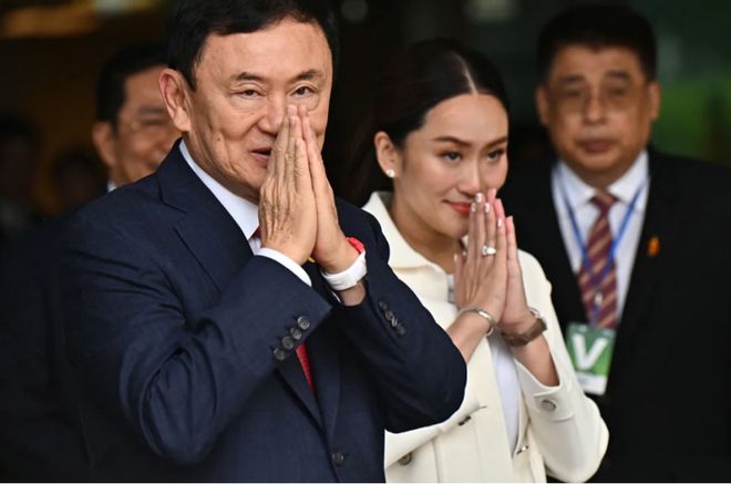 从富豪名媛到泰国总理：佩通坦如何完成华丽转身？