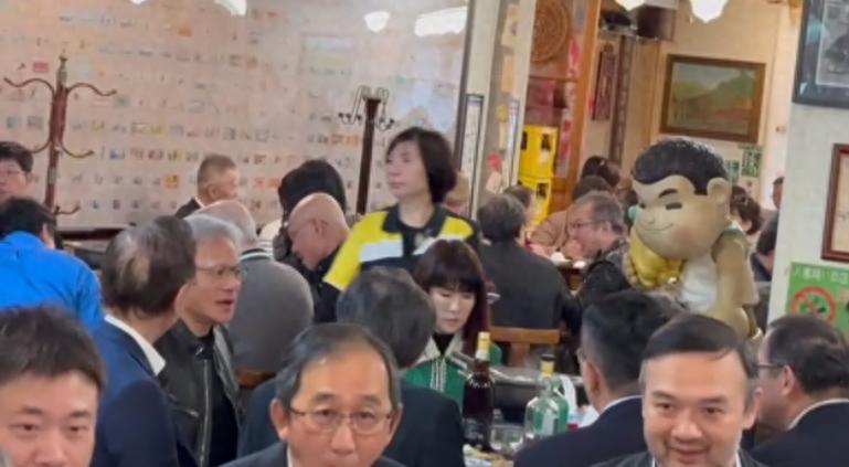黄仁勋宴请35位英伟达供应链大佬，预告将参加2025台北电脑展