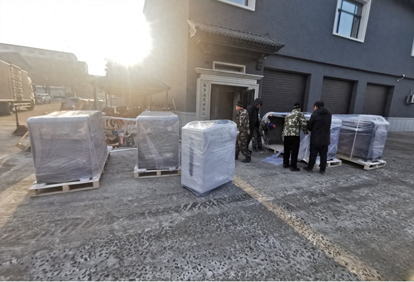 订单排到2月后，中年男人推热70万大玩具，业内：他们手里有钱