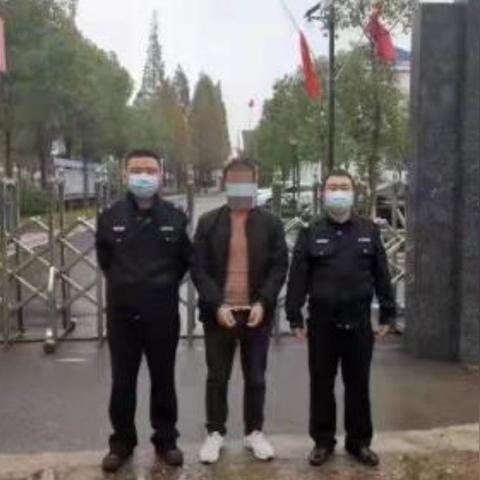 抖音月付套出来被冻结了,抖音月付套现风波，冻结账户背后的警示与反思