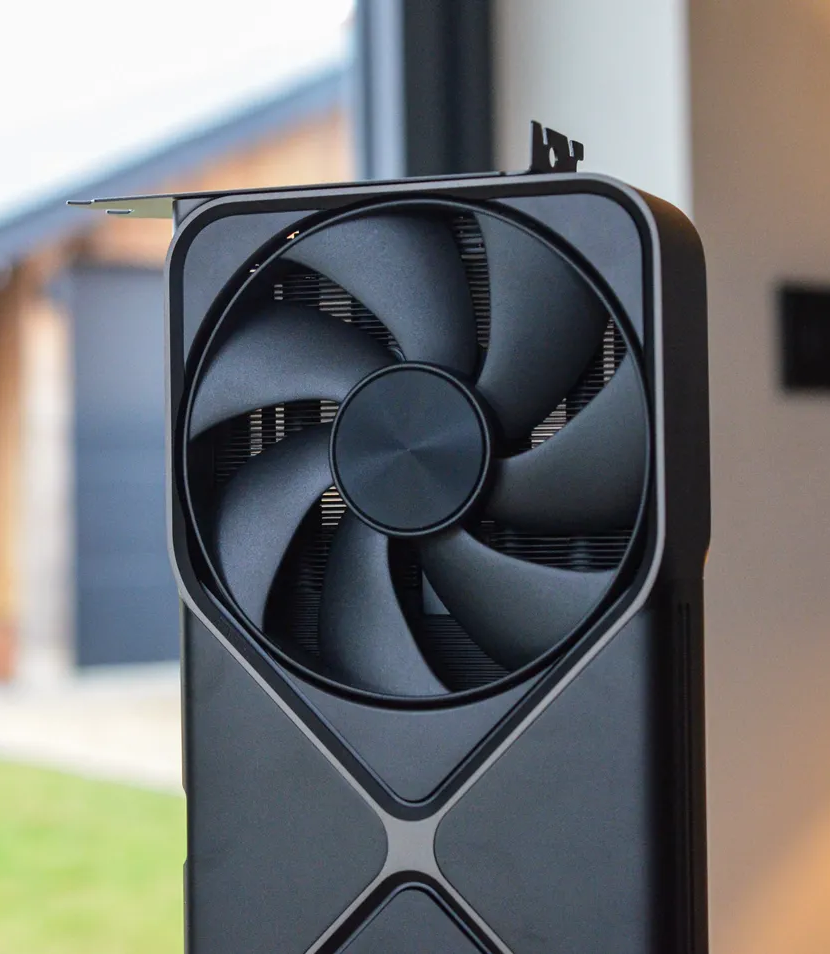 英伟达新核弹显卡 RTX 5090 体验出炉：AI 成为性能表现的超强「外挂」