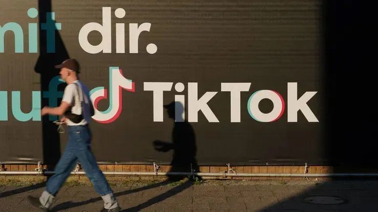 在小红书冒充TikTok难民的杀猪盘，被反诈中心盯上了
