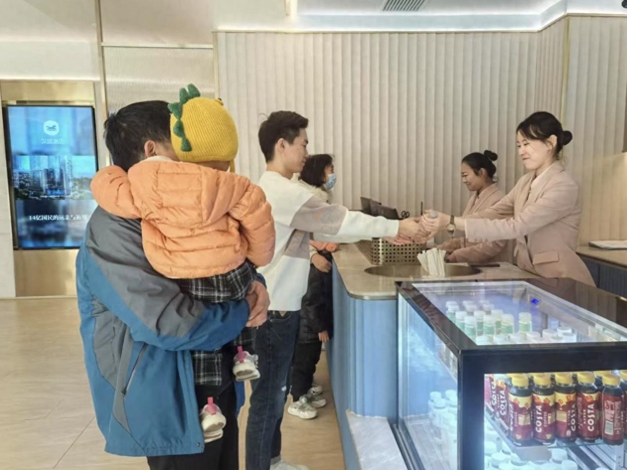 “返乡客”涌入县城酒店|新春万象录