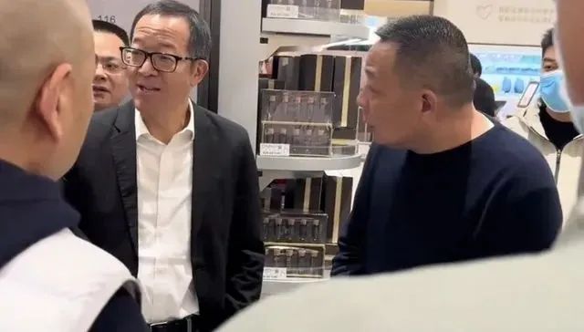 失去董宇辉180天后，俞敏洪“投奔”胖东来