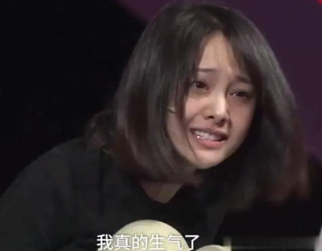 郑爽在美国越混越差！打官司诉讼费都掏不起，前夫张恒比她还沦落