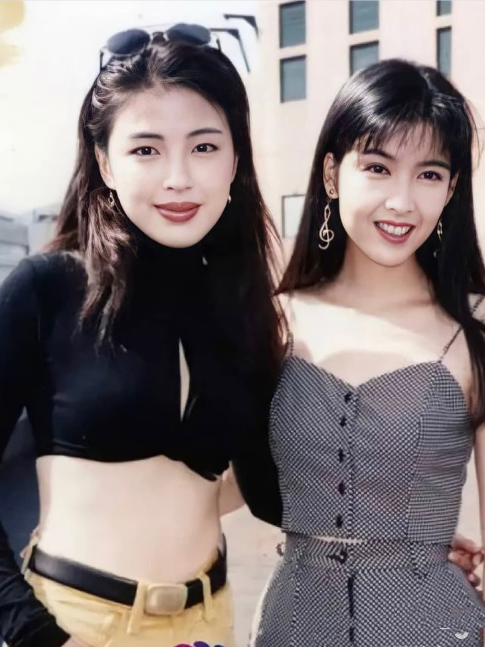 64岁张学友演唱会劈叉,穿卫衣戴帽子两鬓斑白,像个老伯