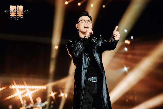 章子怡为女儿醒醒庆生,蛋糕上"祝醒宝大作早日出版"很醒目