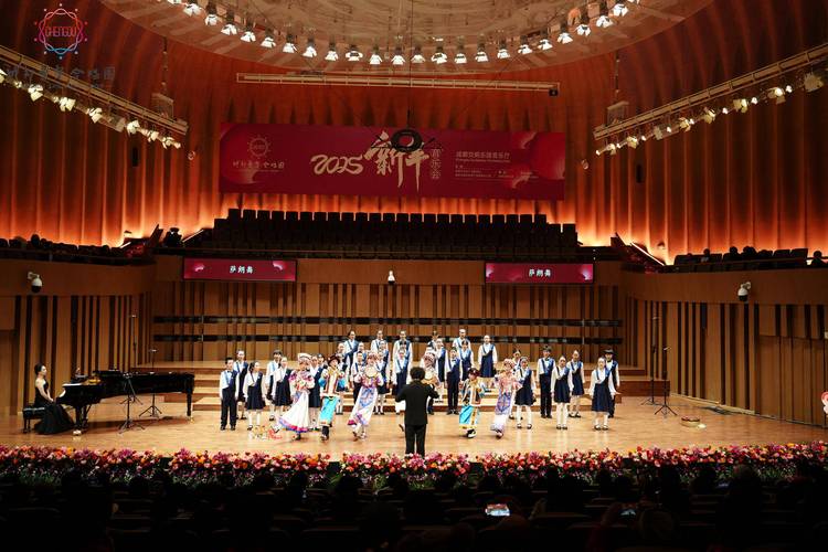交响辞旧岁,音暖迎新春:成都交响乐团跨年音乐会举行