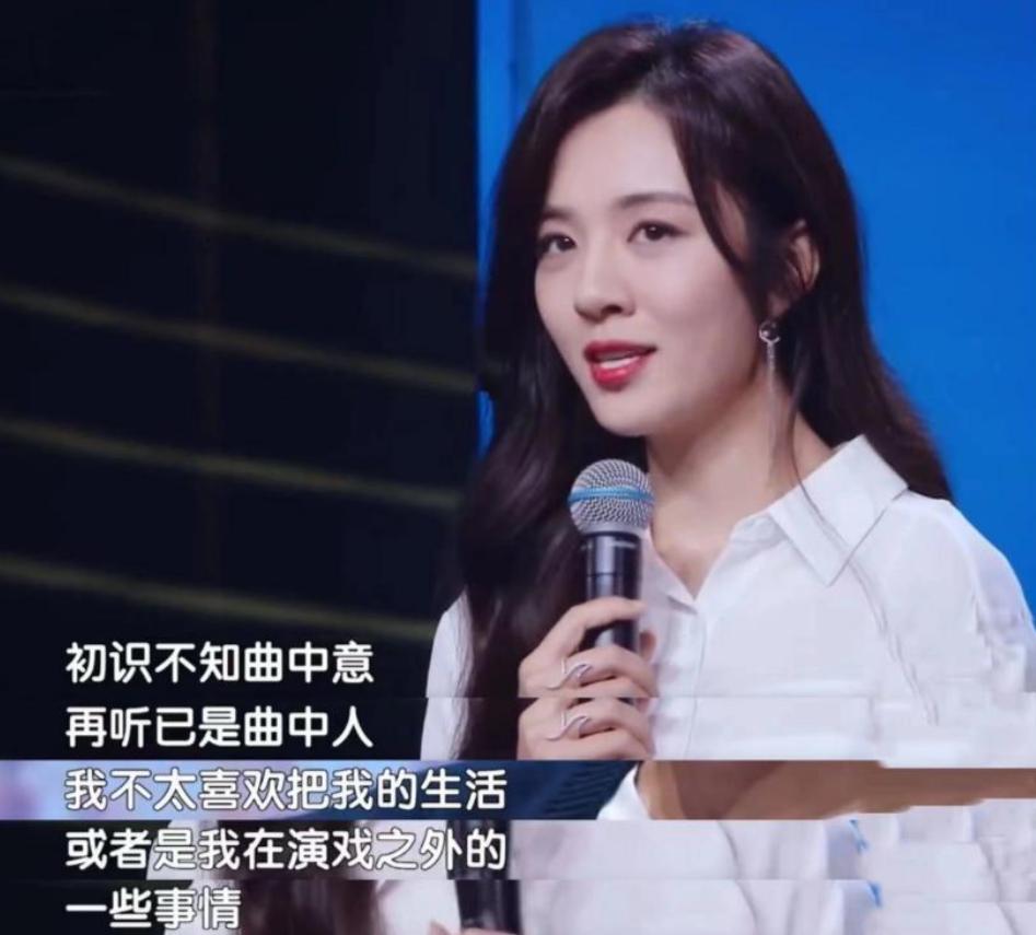 又遛网友?俞灏明王晓晨再次被拍到牵手逛街,恋情绯闻惹怒网友!