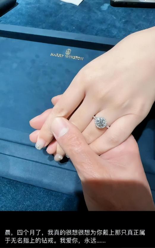 又遛网友?俞灏明王晓晨再次被拍到牵手逛街,恋情绯闻惹怒网友!