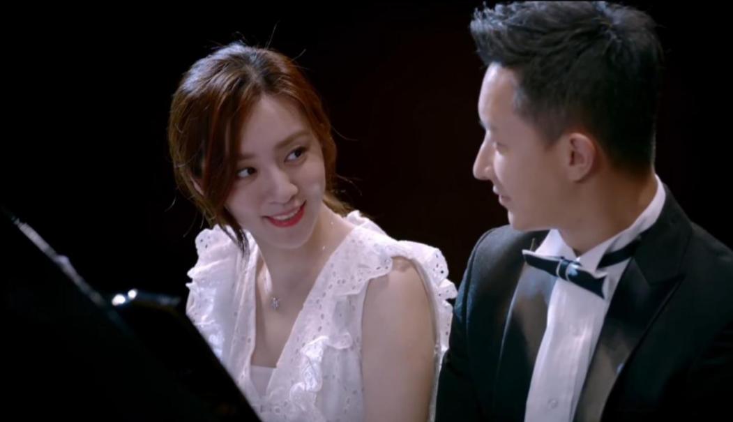 又遛网友?俞灏明王晓晨再次被拍到牵手逛街,恋情绯闻惹怒网友!