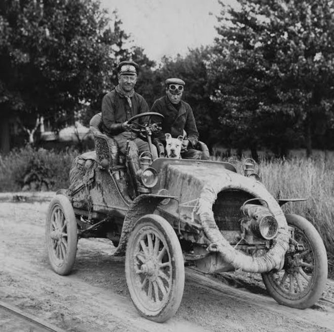 特斯拉车主首度实现“全程自动驾驶横穿美国” 马斯克:酷