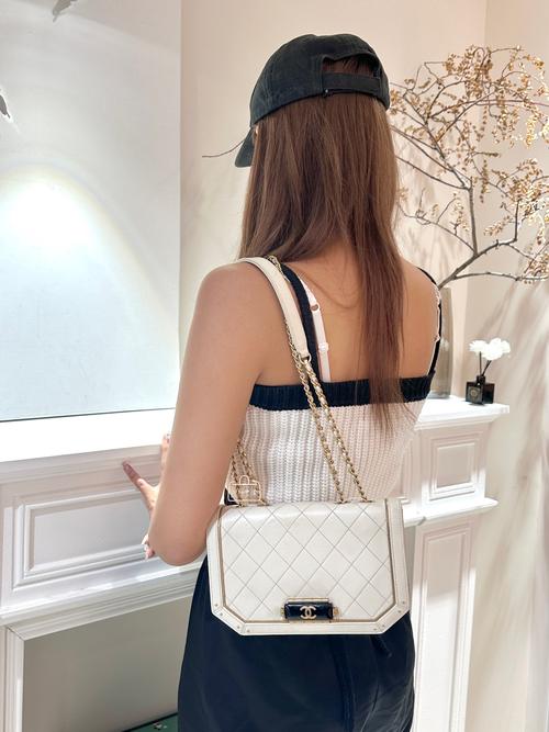 春装最爱精致包包——20岁开始你可以拥有的名品包