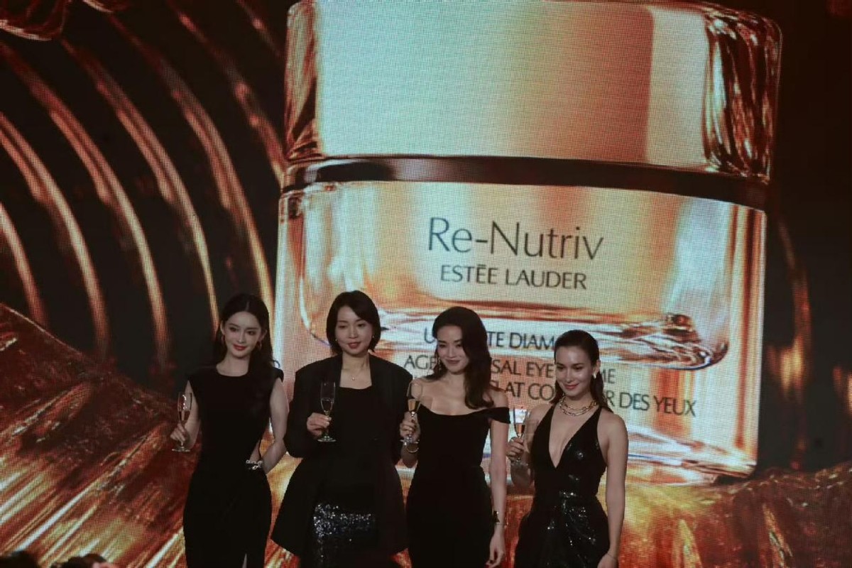 活动红毯:李沁满分贵气,卢靖姗气质好独特,被舒淇美到了