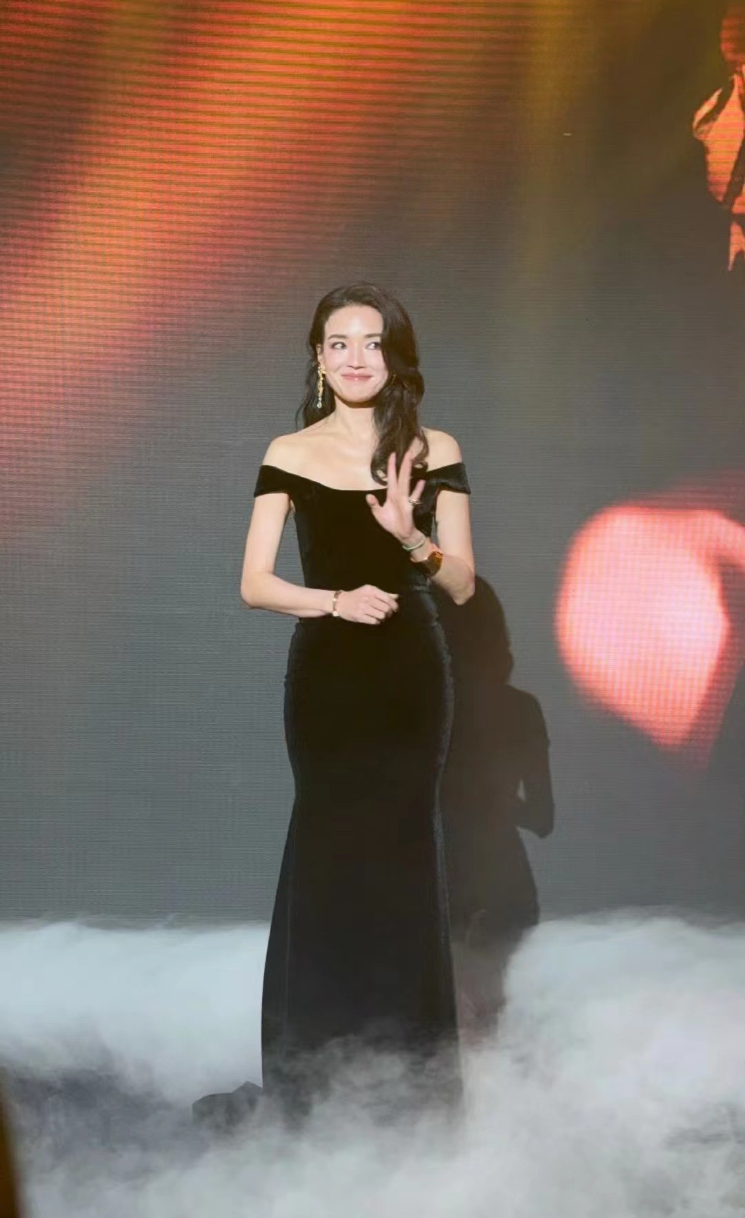 活动红毯:李沁满分贵气,卢靖姗气质好独特,被舒淇美到了