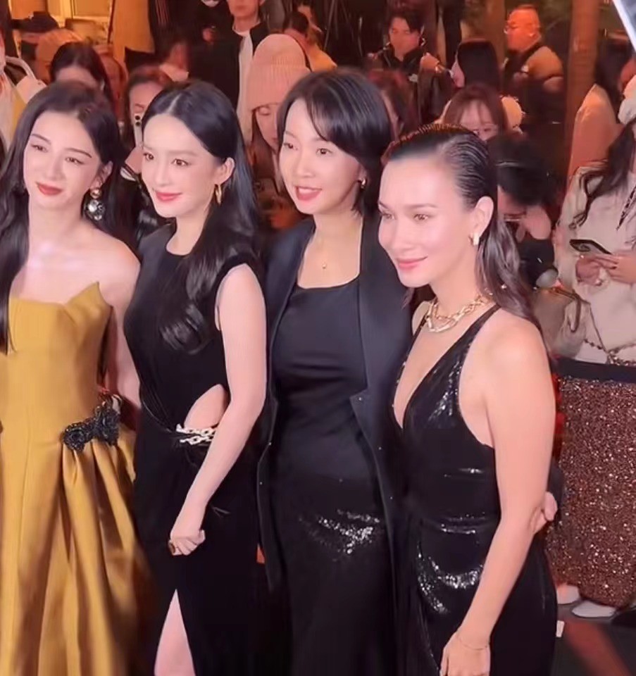 活动红毯:李沁满分贵气,卢靖姗气质好独特,被舒淇美到了