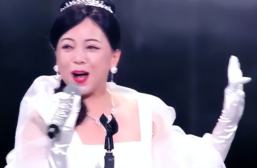 六台跨年晚会:靳东惊艳,何炅李维嘉合体,李川现场求婚锤娜丽莎