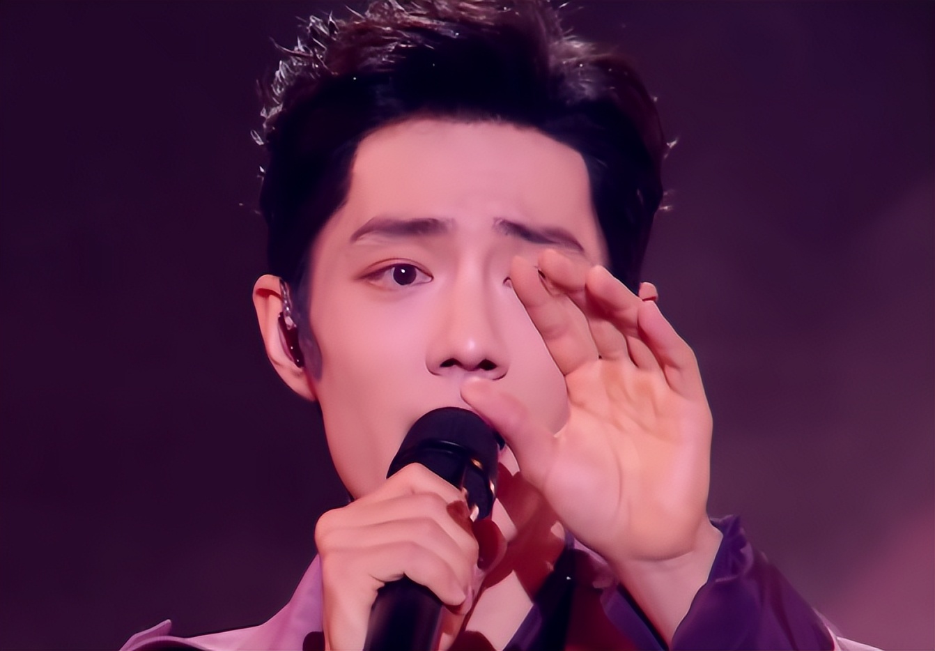 六台跨年晚会:靳东惊艳,何炅李维嘉合体,李川现场求婚锤娜丽莎