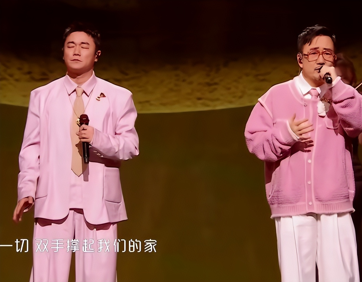 六台跨年晚会:靳东惊艳,何炅李维嘉合体,李川现场求婚锤娜丽莎