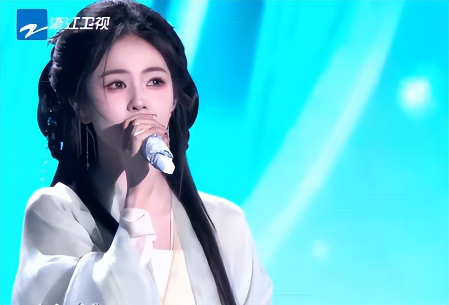 六台跨年晚会:靳东惊艳,何炅李维嘉合体,李川现场求婚锤娜丽莎