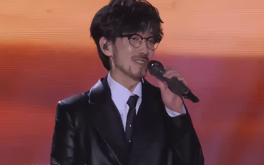 六台跨年晚会:靳东惊艳,何炅李维嘉合体,李川现场求婚锤娜丽莎