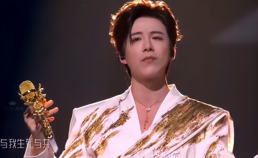 六台跨年晚会:靳东惊艳,何炅李维嘉合体,李川现场求婚锤娜丽莎