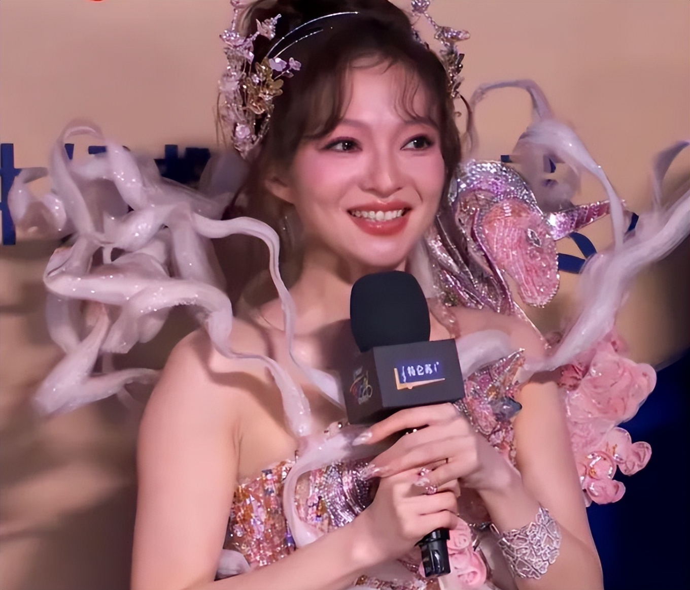 六台跨年晚会:靳东惊艳,何炅李维嘉合体,李川现场求婚锤娜丽莎