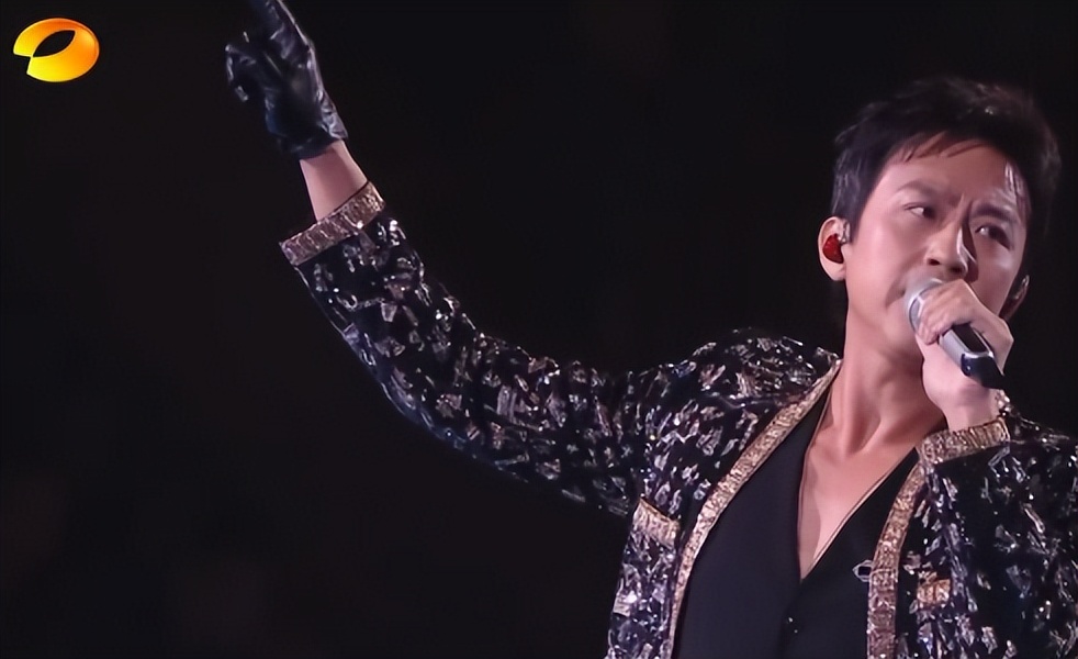 六台跨年晚会:靳东惊艳,何炅李维嘉合体,李川现场求婚锤娜丽莎