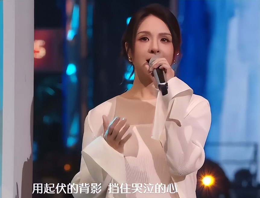 六台跨年晚会:靳东惊艳,何炅李维嘉合体,李川现场求婚锤娜丽莎