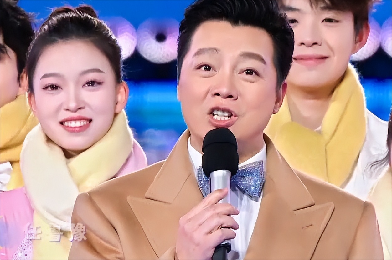 六台跨年晚会:靳东惊艳,何炅李维嘉合体,李川现场求婚锤娜丽莎