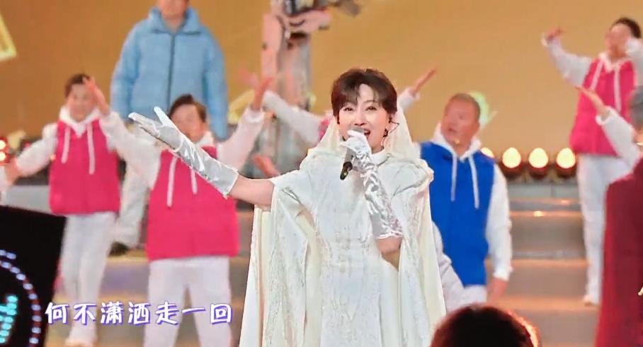 六台跨年晚会:靳东惊艳,何炅李维嘉合体,李川现场求婚锤娜丽莎