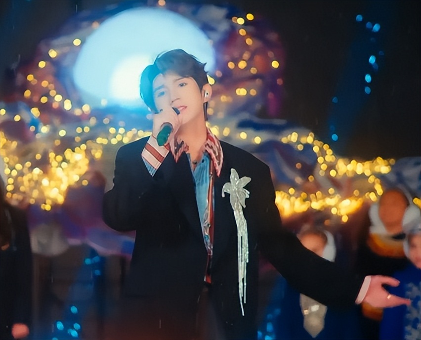 六台跨年晚会:靳东惊艳,何炅李维嘉合体,李川现场求婚锤娜丽莎