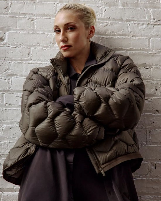 寒冬已至,少不了一件平衡美与暖的羽绒服