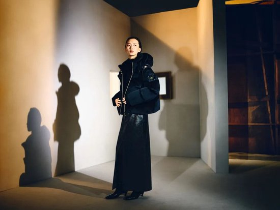 寒冬已至,少不了一件平衡美与暖的羽绒服