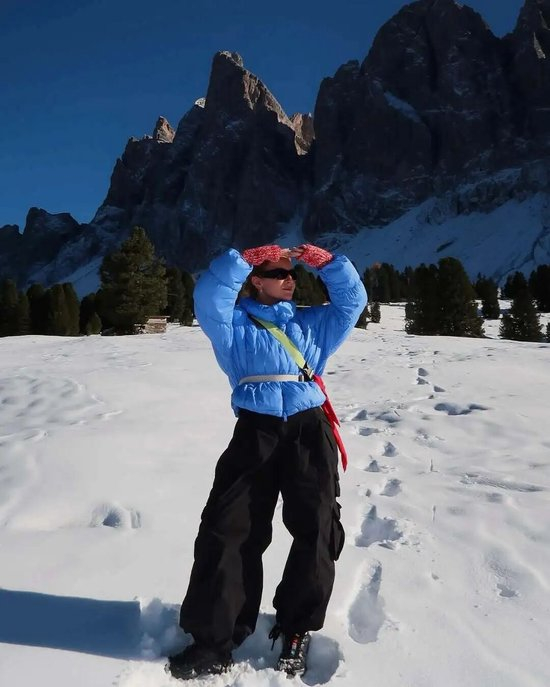 寒冬已至,少不了一件平衡美与暖的羽绒服