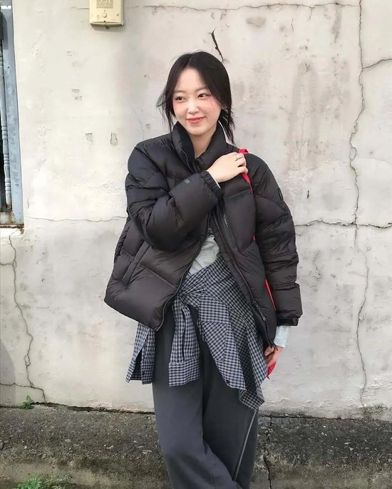 寒冬已至,少不了一件平衡美与暖的羽绒服