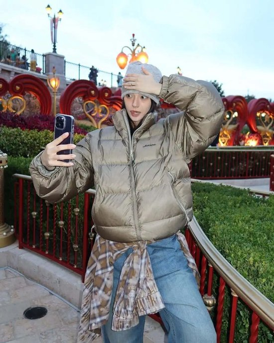 寒冬已至,少不了一件平衡美与暖的羽绒服