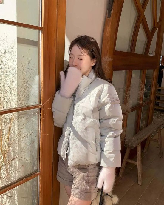 寒冬已至,少不了一件平衡美与暖的羽绒服