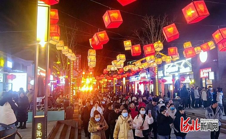 夜游逛馆、看戏迎新 京津冀跨年更添“文化味”