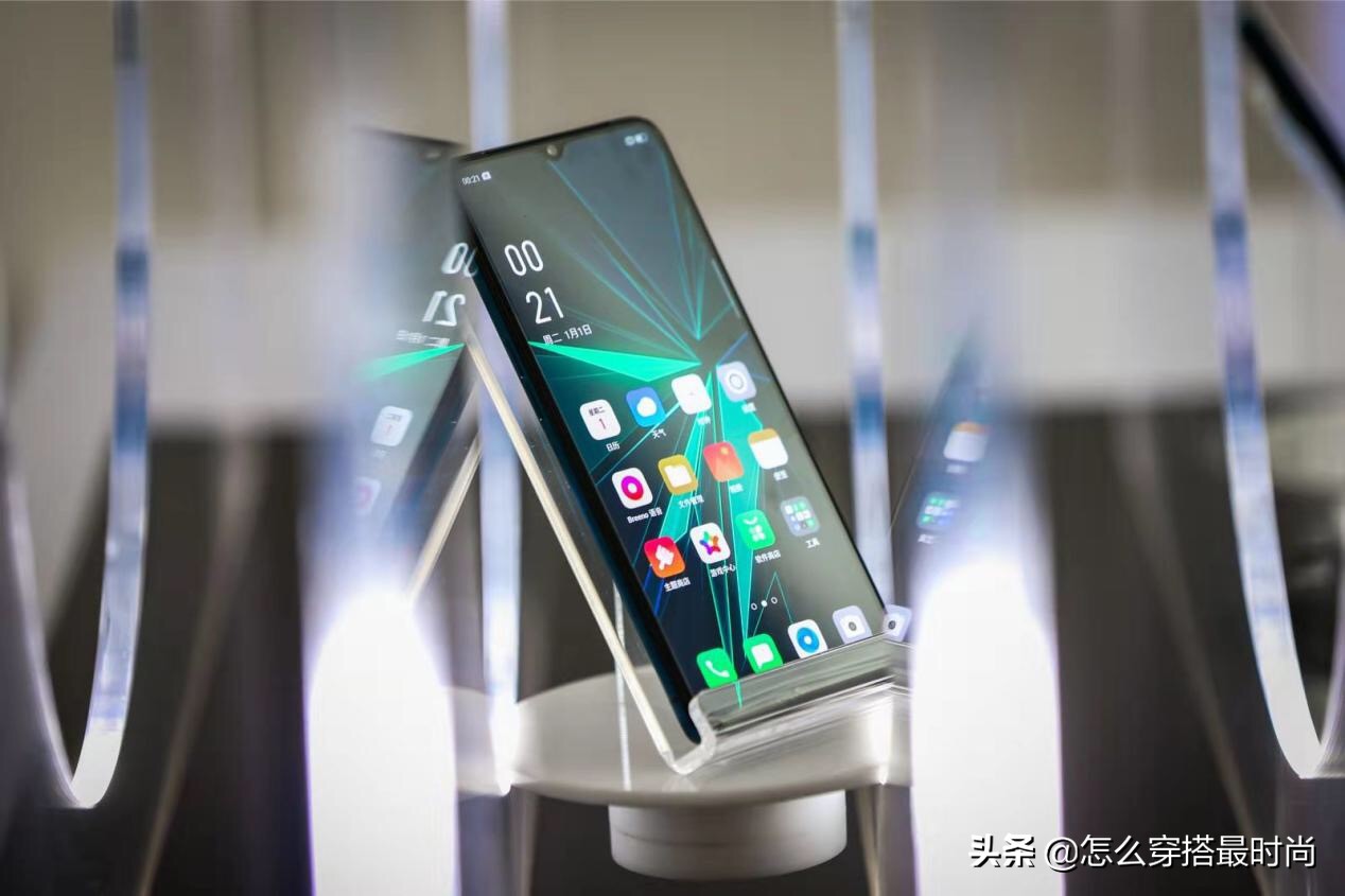 刘雯母胎solo31年上热搜,没男友又怎样?自身实力硬才最重要