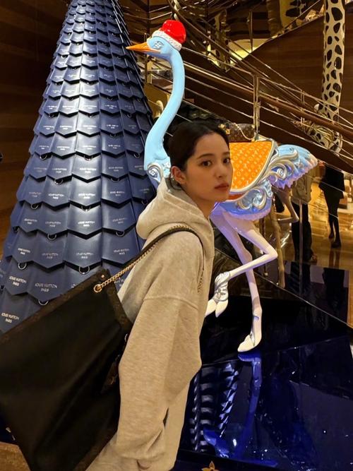 欧阳娜娜不愧是湾湾美少女,3套音乐综艺穿搭,既少女感又文艺范