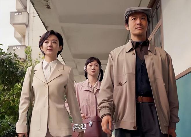 2025电视剧全网热度榜:《许我耀眼》挤进前三,第一名当之无愧