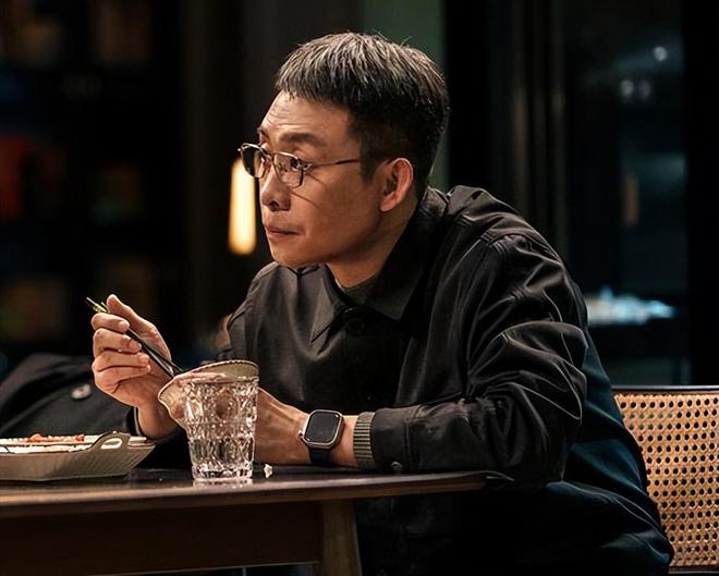 2025电视剧全网热度榜:《许我耀眼》挤进前三,第一名当之无愧