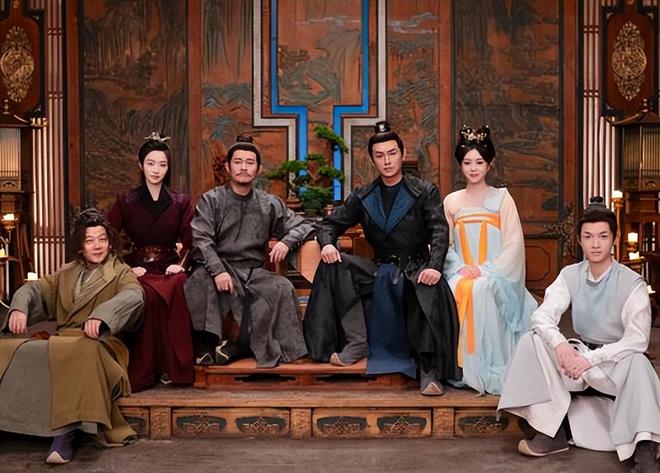 2025电视剧全网热度榜:《许我耀眼》挤进前三,第一名当之无愧