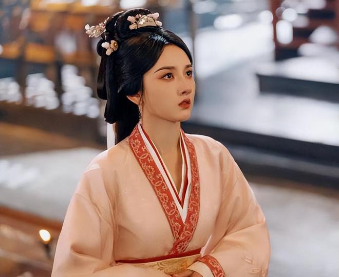 2025电视剧全网热度榜:《许我耀眼》挤进前三,第一名当之无愧